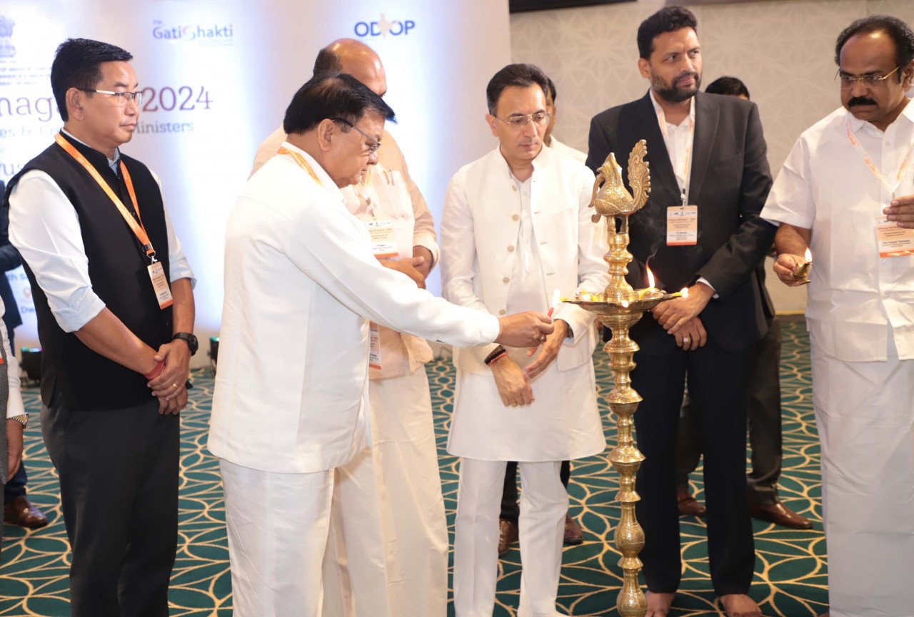 Chhattisgarh-Commerce-and-Industry-Minister-Lakhan-Lal-Dewangan-lighting-the-lamp