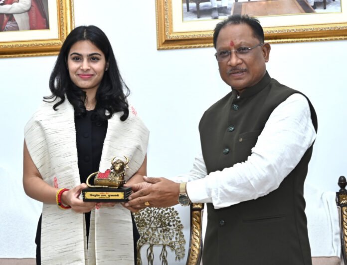 Chief Minister Vishnudev Sai and Olympic medalist Ms. Manu Bhakar