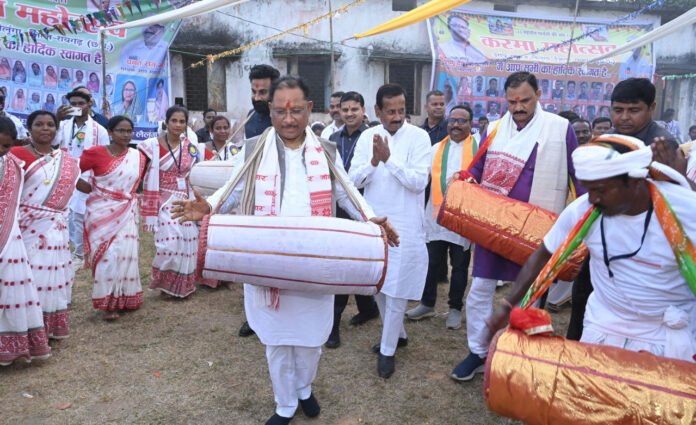 playing-madar-cm-vishnudev-sai