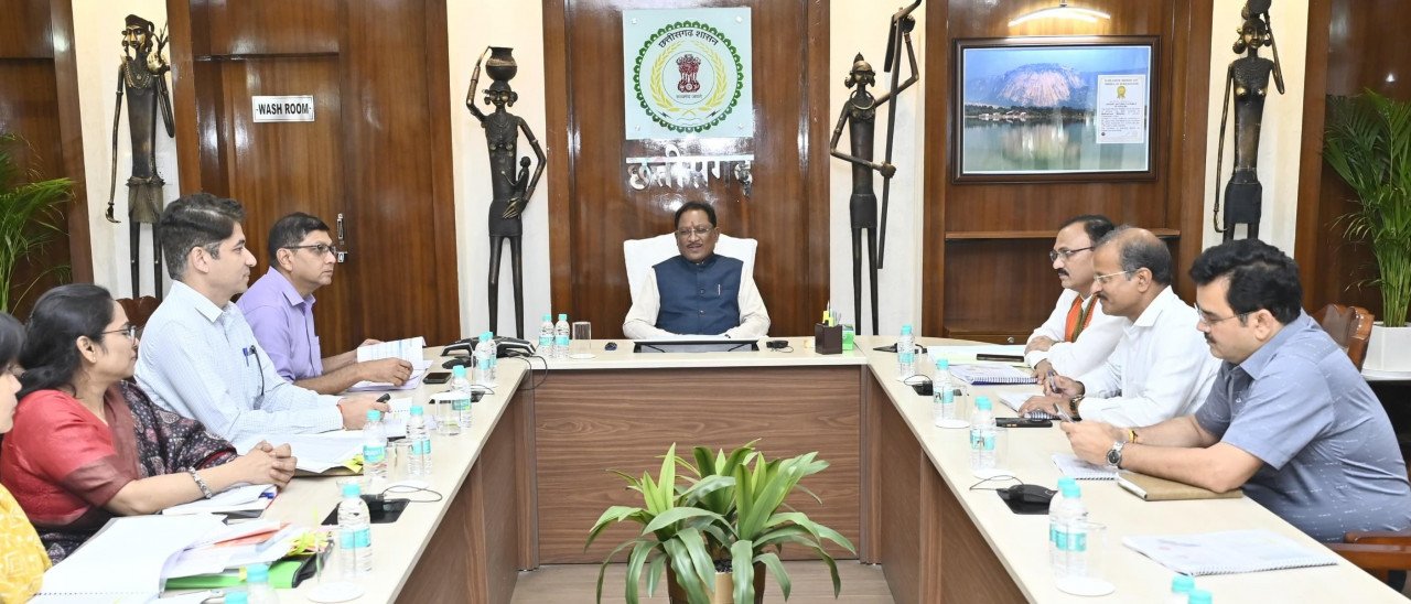 Chief-Minister-Vishnudev-Sai-Chief-Secretary-Amitabh-Jain-Principal-Secretary-Subodh-Kumar-Singh-Health-Department-Secretary-Amit-Kataria-and-others