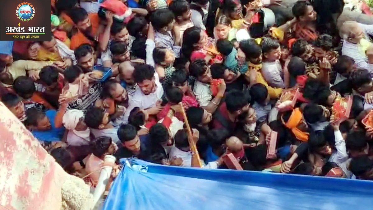 Crowd gathered outside Mansa Devi temple