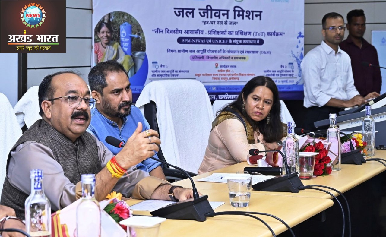 Deputy Chief Minister Arun Sao addressing the training