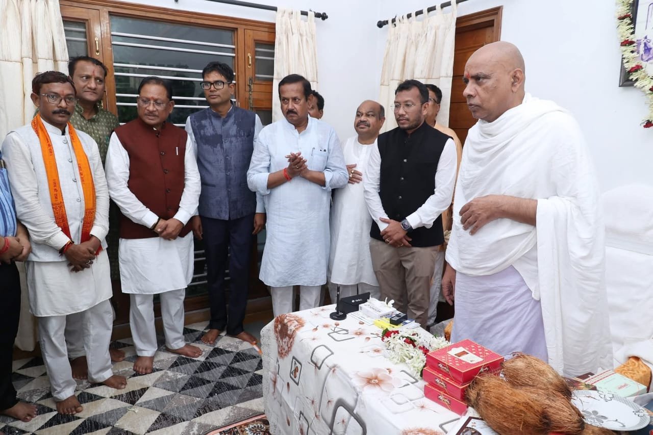 sadguru shree priydarshi ram ji and other