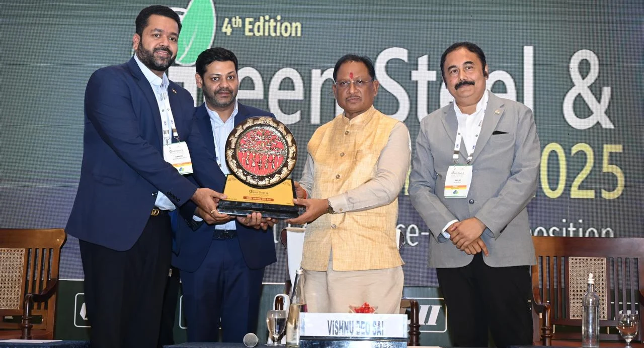 Presenting memento to Chief Minister Sai during the program