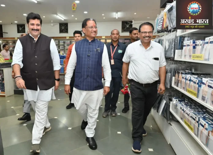Chief Minister visits K Mart to understand public sentiments मुख्यमंत्री विष्णुदेव साय