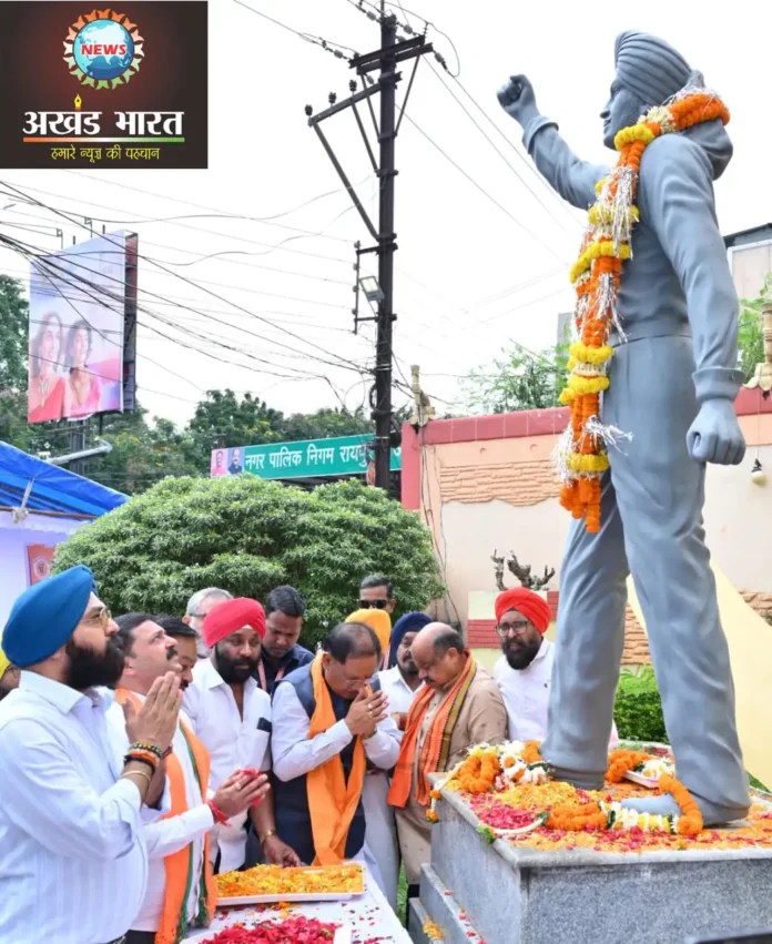 The Chief Minister paid homage to Bhagat Singh by garlanding his statue मुख्यमंत्री विष्णुदेव साय