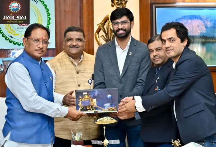 ISRO scientists paid a courtesy visit to Chief Minister Sai मुख्यमंत्री विष्णुदेव साय