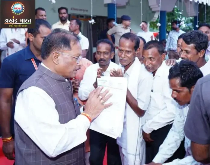 There was a long queue to wish the Chief Minister on the occasion of Deepawali मुख्यमंत्री विष्णुदेव साय