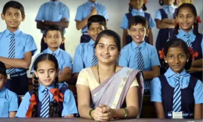 प्राइमरी टीचर