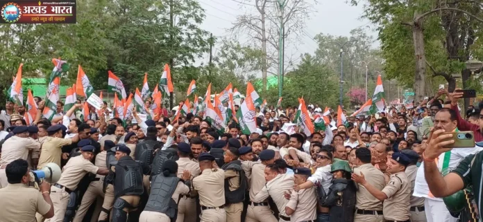 Congressmen roar in the struggle to save MNREGA मनरेगा बचाओ अभियान