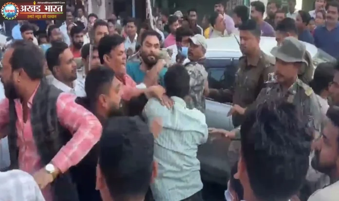 पत्रकार से मारपीट