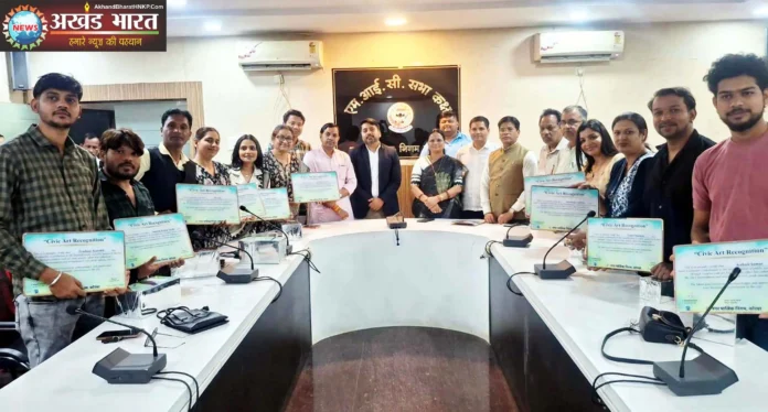 Mayor honored the artists of Creative Corner