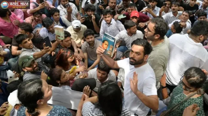 Cockroach Janata Party protest at Jantar Mantar