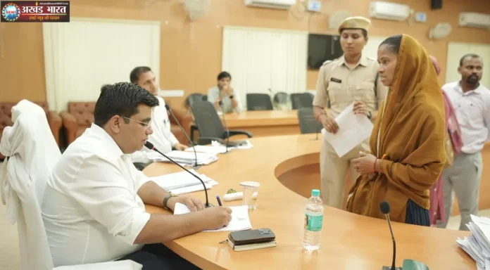 Hearings held on 154 applications at the public grievance redressal session जनदर्शन कार्यक्रम