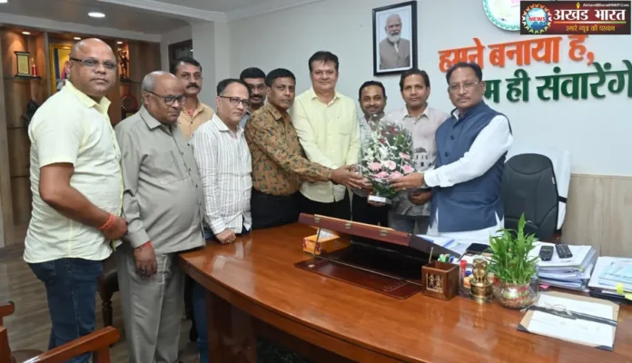 Newly elected executive committee of Korba Press Club meets the Chief Minister