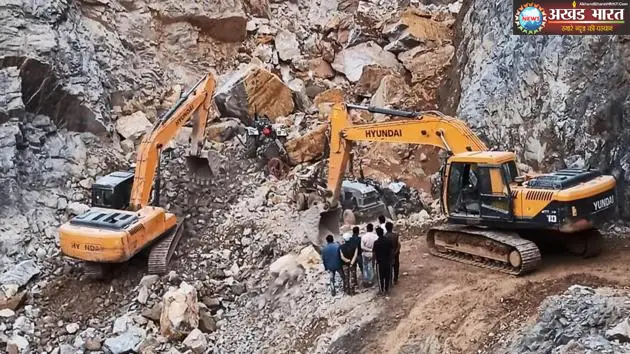 8 workers killed in rockfall पत्थर खदान