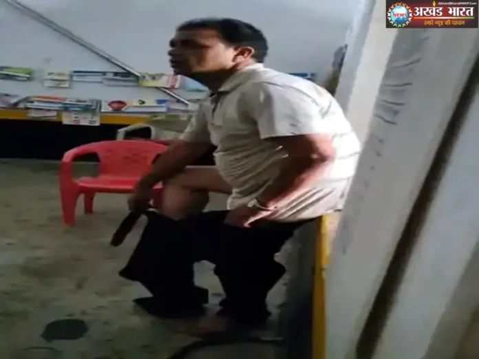 Headmaster accused of obscene act हेडमास्टर